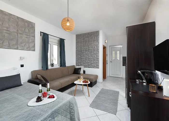 شقة آنا أنطون *