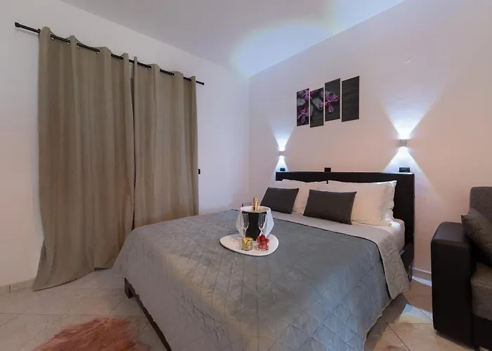 شقة آنا أنطون