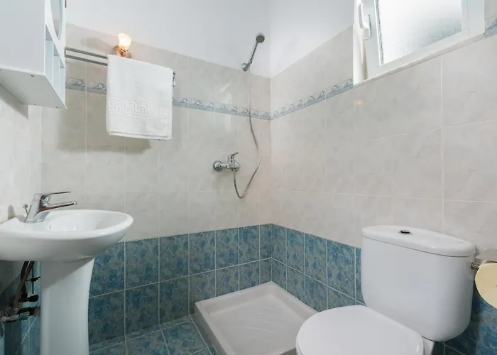 شقة آنا أنطون *